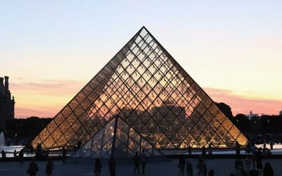 Pirámide del Louvre